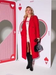 Długi płaszcz z ozdobnymi guzikami - czerwony. Czerwone płaszcze damskie Sinsay, l, bez wzorów. Za 139.99 zł.