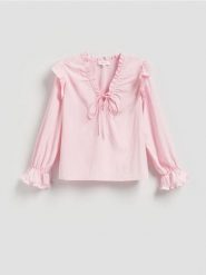 Koszula z falbanami - pastelowy róż. Czerwone koszule damskie Reserved, l, bez wzorów, z tkaniny, bez kołnierzyka, bez ramiączek. Za 159.99 zł.