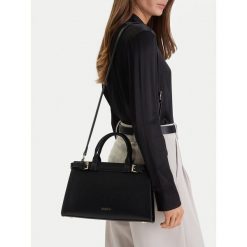 Torebka MEXX. Czarne torebki klasyczne damskie Mexx, bez wzorów, bez dodatków. Za 279.99 zł.