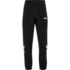 Jogging Hummel Legacy Plus. Czarne szorty męskie HUMMEL, bez wzorów, klasyczne. Za 184.00 zł.