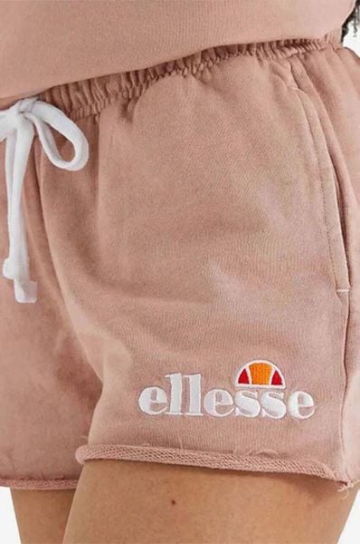 SPODENKI DAMSKIE SZORTY ELLESSE KRÓTKIE KOLOR RÓŻOWY. Czerwone spodenki sportowe damskie Ellesse, bez wzorów, z bawełny, eleganckie. Za 132.23 zł.