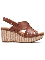Clarks Skórzane sandały "Elleri Grace" w kolorze jasnobrązowym rozmiar: 39. Brązowe sandały damskie Clarks, bez wzorów, bez obcasa, na koturnie. Za 202.03 zł.