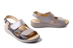 DR. BRINKMANN 710219-08 taupe, sandały damskie. Brązowe sandały damskie Dr. Brinkmann, bez wzorów, ze skóry, bez obcasa. Za 290.43 zł.