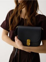 Torebka crossbody - czarny. Czarne torebki klasyczne damskie Reserved, bez wzorów, z bawełny, bez dodatków. W wyprzedaży za 89.99 zł.