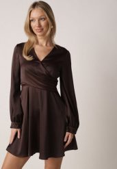 Brązowa Satynowa Sukienka VICES z Bawełny o Kopertowym Kroju Glanita. Brązowe sukienki damskie Born2be, na co dzień, l, bez wzorów, z bawełny, klasyczne, bez kołnierzyka, bez ramiączek, mini, kopertowe. Za 139.99 zł.