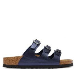 Klapki Birkenstock. Niebieskie klapki damskie Birkenstock, bez wzorów, bez obcasa. Za 399.99 zł.