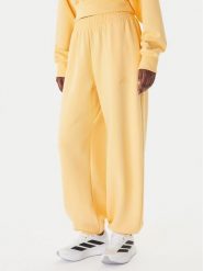 Adidas Spodnie dresowe Soft Lux KA7020 Pomarańczowy Loose Fit. Brązowe spodnie dresowe damskie Adidas, m, bez wzorów, z dresówki. Za 328.99 zł.