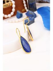 Pierres delicates Pozłacane kolczyki z lapis lazuli rozmiar: onesize. Żółte kolczyki damskie Pierres delicates, z lazurytem, pozłacane, z zapięciem typu bigiel. Za 79.03 zł.