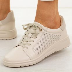 Beżowe skórzane półbuty damskie Potocki 19404. Brązowe półbuty damskie POTOCKI, w ażurowe wzory, z jeansu, casualowe, bez obcasa, na płaskiej podeszwie. Za 239.00 zł.