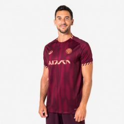 Koszulka piłkarska krótki rękaw Kipsta Viralto II. Brązowe t-shirty sportowe męskie KIPSTA, m, z elastanu, bez ramiączek, do piłki nożnej. Za 119.99 zł.