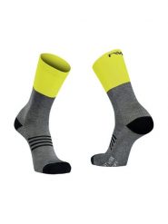 Skarpety rowerowe NORTHWAVE EXTREME PRO HIGH SOCK. Szare skarpetki damskie Northwave, bez wzorów, z wełny. Za 72.00 zł.