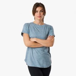 Koszulka treningowa damska Swedemount Core Loose Fit Tee szybkoschnąca. Zielone bluzki damskie SWEDEMOUNT, bez wzorów, bez ramiączek. Za 57.00 zł.