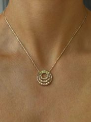 Les Favorites Pozłacany naszyjnik z zawieszką - dł. 40 cm rozmiar: onesize. Żółte naszyjniki damskie Les Favorites, pozłacane. Za 130.99 zł.