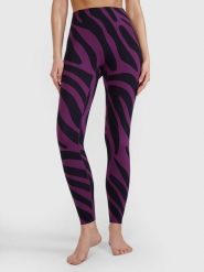 LEGGINSY DAMSKIE 4F DO JOGI SZYBKOSCHNĄCE KOLOR FIOLETOWY. Fioletowe legginsy damskie 4f, m, bez wzorów, z materiału. Za 125.47 zł.