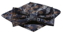 Męska Mucha z Poszetką Alties - Wzór na Granatowym Tle. Niebieskie krawaty i muchy męskie Alties, bez wzorów, eleganckie. Za 54.00 zł.
