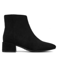 Botki Clara Barson. Czarne botki damskie Clara Barson, bez obcasa, na słupku, bez zapięcia. Za 149.99 zł.
