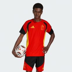 Koszulka treningowa Belgia 26 Tiro. Czerwone t-shirty sportowe męskie Adidas, bez ramiączek, do piłki nożnej, climacool (adidas). Za 239.00 zł.