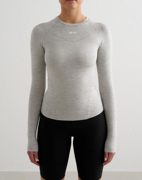 Damski top z długim rękawem ultramiękki, szybkoschnący Soft Basic szary melanż. Szare topy sportowe damskie Aim'n, s, bez wzorów, z dzianiny, bez ramiączek. Za 111.00 zł.