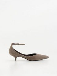Zamszowe czółenka - szary. Szare czółenka damskie Reserved, bez wzorów, z zamszu, bez obcasa. Za 179.99 zł.