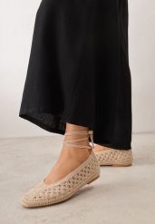 Ciemnobeżowe Szydełkowe Balerinki VICES w Stylu Boho z Wiązaniem Wokół Kostki Nassea. Brązowe baleriny damskie Born2be, w ażurowe wzory, z jeansu, bez obcasa. Za 99.99 zł.