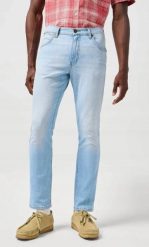 MESKIE SPODNIE WRANGLER LARSTON SPUR STITCHED 112362434. Spodnie materiałowe męskie Wrangler, bez wzorów, z jeansu. Za 219.99 zł.