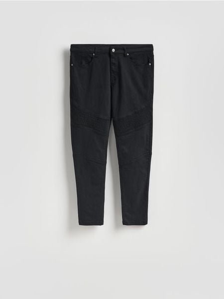Bawełniane spodnie skinny - czarny. Czarne spodnie materiałowe męskie Reserved, bez wzorów, z bawełny. Za 149.99 zł.