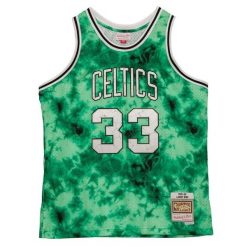 Koszulka Boston Celtics Swingman 1985/86. Zielone bluzki damskie Mitchell & Ness, bez wzorów, sportowe, bez kołnierzyka, bez ramiączek. Za 603.50 zł.