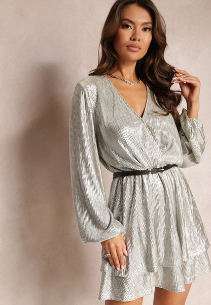 Złota Luźna Rozkloszowana Sukienka Mini o Metalicznym Błysku i Kopertowym Dekolcie z Gumką w Talii Patangia. Żółte sukienki damskie Renee, l, bez wzorów, bez kołnierzyka, bez ramiączek, mini, kopertowe. Za 139.99 zł.