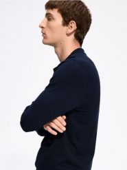 Wiskozowy sweter polo - granatowy. Niebieskie swetry męskie Reserved, l, bez wzorów, z dzianiny, bez kołnierzyka. Za 119.99 zł.