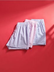 3 pack bokserek Loose - różowy. Czerwone bokserki męskie Reserved, bez wzorów. W wyprzedaży za 59.99 zł.
