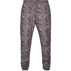 Spodnie Urban Classic track camo. Zielone spodnie materiałowe męskie Urban Classics, bez wzorów. Za 244.50 zł.