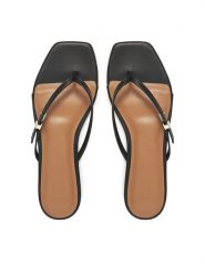 BOSS Japonki Charlize Thong10 50542228 Czarny. Czarne klapki damskie Boss, bez wzorów, ze skóry, bez obcasa. Za 599.99 zł.