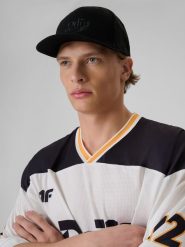 4F Czapka z daszkiem snapback uniseks 4F x Drift Masters - czarna L/XL. Czarne czapki z daszkiem damskie 4f, z aplikacjami, z bawełny. Za 129.99 zł.