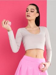 Bluzka sportowa Gym Hard - kremowy. Białe bluzki sportowe damskie Sinsay, l, bez kołnierzyka, bez ramiączek. Za 29.99 zł.