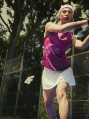 4F Koszulka bez rękawów tenisowa regular szybkoschnąca damska - fioletowa XS. Fioletowe bluzki sportowe damskie 4f, xs, bez kołnierzyka, bez ramiączek. Za 99.99 zł.