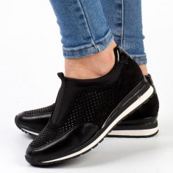 Czarne sneakersy damskie, półbuty M.Daszyński 2169-3. Czarne półbuty damskie M.Daszyński, w ażurowe wzory, ze skóry, bez obcasa, na obcasie. Za 159.00 zł.