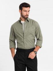Bawełniana męska koszula z kieszenią REGULAR FIT - oliwkowa V2 OM-SHCS-0147 - XXL. Zielone koszule męskie Ombre Clothing, l, bez wzorów, z bawełny, bez kołnierzyka, bez ramiączek. W wyprzedaży za 79.99 zł.