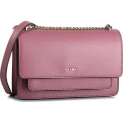 Torebka DKNY - R91E3A90 Canyon Rose 688. Czerwone torebki klasyczne damskie DKNY, bez wzorów, ze skóry, bez dodatków. W wyprzedaży za 489.00 zł.