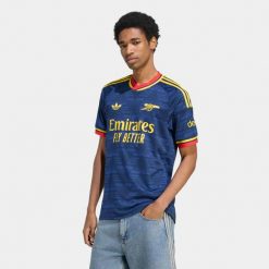 Koszulka piłkarska ADIDAS Arsenal sezon 26/27 wyjazdowa. Bluzki sportowe damskie Adidas, l, z materiału, bez kołnierzyka, bez ramiączek. Za 439.99 zł.
