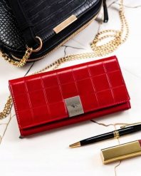 Portfel damski Rovicky RPX-20A-3 czerwony. Czerwone portfele damskie ROVICKY, z aplikacjami, ze skóry. Za 61.99 zł.