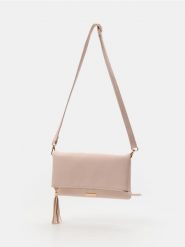 Torebka crossbody z ozdobnym zamkiem - różowy. Czerwone torebki klasyczne damskie Sinsay, bez wzorów, bez dodatków. Za 39.99 zł.