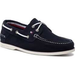 Mokasyny TOMMY HILFIGER - Classic Suede Boatshoe FM0FM02112 Midnight 403. Niebieskie mokasyny męskie Tommy Hilfiger, z materiału. W wyprzedaży za 249.00 zł.