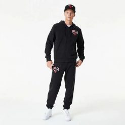 Bluza z kapturem Chicago Bulls Essentials. Czarne bluzy z kapturem męskie New Era, m. Za 288.70 zł.