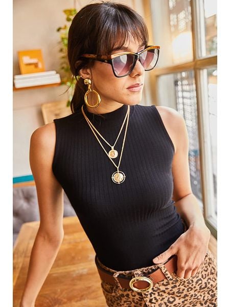 Olalook Top w kolorze czarnym rozmiar: S. Czarne topy damskie Olalook, s, bez wzorów, bez kołnierzyka. Za 37.21 zł.