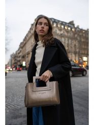 Maison héritage PARIS Skórzana torebka "Jini" w kolorze złotym - 30 x 22 x 10 cm rozmiar: onesize. Żółte torebki klasyczne damskie maison héritage PARIS, bez wzorów, z materiału, bez dodatków. Za 354.95 zł.