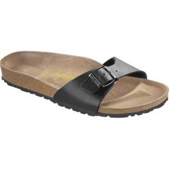 Klapki damskie Birkenstock Madrid BS. Czarne klapki damskie Birkenstock, bez wzorów, z materiału, bez obcasa. Za 380.66 zł.