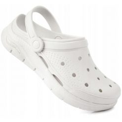 Damskie chodaki sandały białe SKECHERS ARCH-FIT. Białe sandały damskie Skechers, bez wzorów, bez obcasa. Za 149.00 zł.