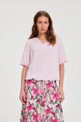 Koszula z krótkimi rękawami różowa. Czerwone koszule damskie MOODO, bez wzorów, z wiskozy, bez kołnierzyka, bez ramiączek. Za 79.99 zł.