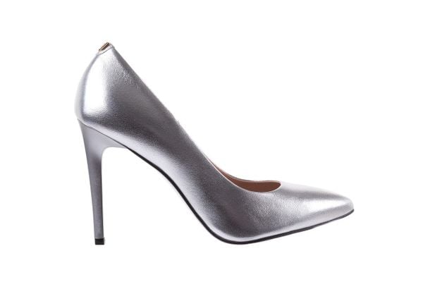 Czółenka Bayla-056 1810-1103 Srebrny 056331, Skóra naturalna - 40. Szare czółenka damskie Bayla, bez wzorów, z materiału, bez obcasa, na obcasie. W wyprzedaży za 199.00 zł.