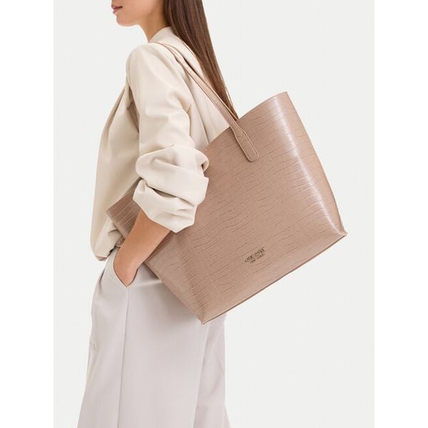 Torebka Nine West. Brązowe torebki klasyczne damskie Nine West, bez wzorów, bez dodatków. Za 279.99 zł.